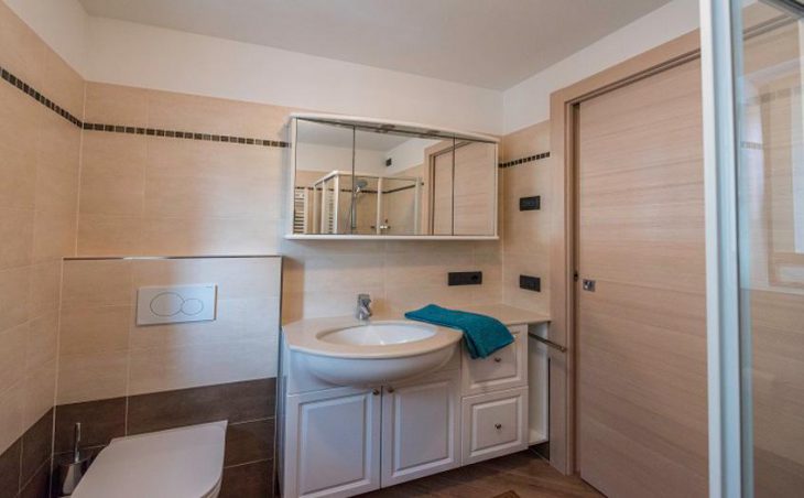 Dina Apartments, Livigno, Bathroom
